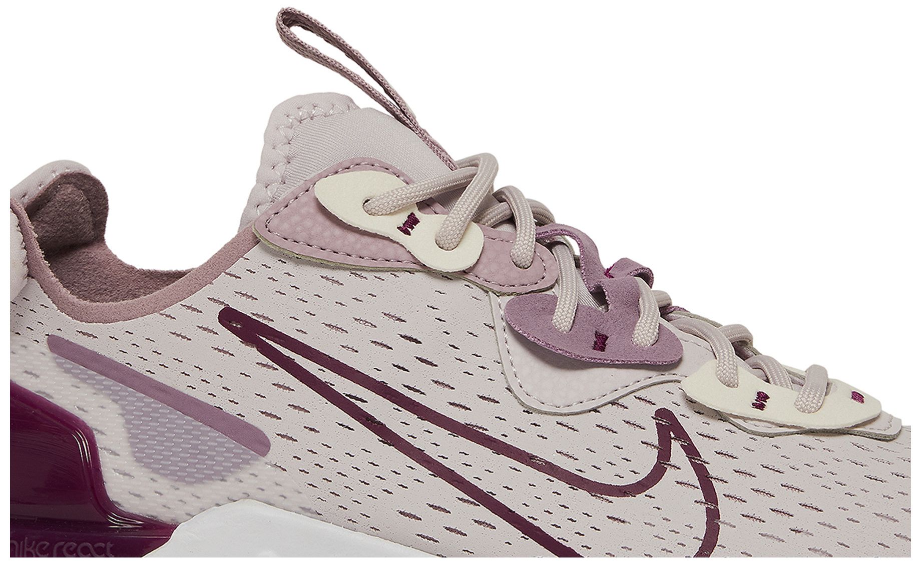 wmns react vision