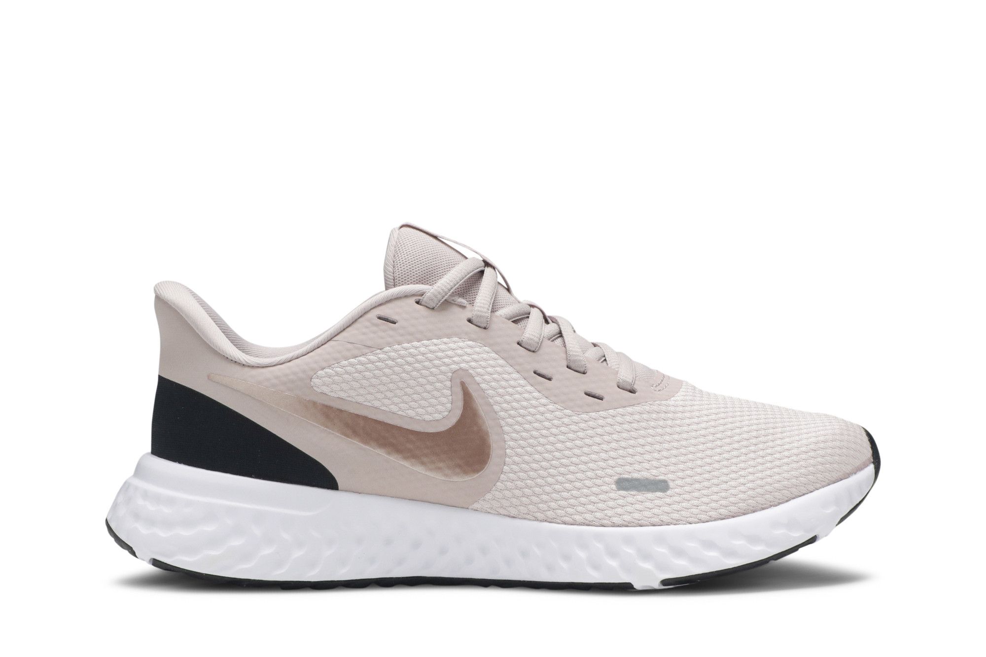 Bq3207 nike sales revolution 5