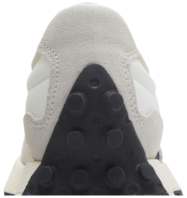 New Balance Wmns 327 Sea Salt Black