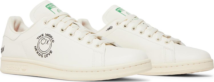 Andre Saraiva x Stan Smith The World Needs Love