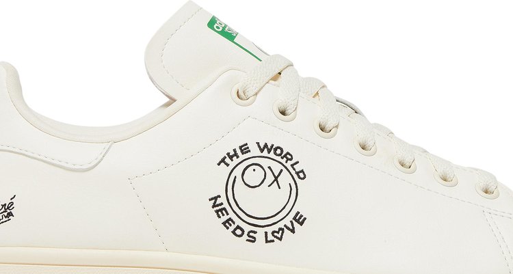 Andre Saraiva x Stan Smith The World Needs Love