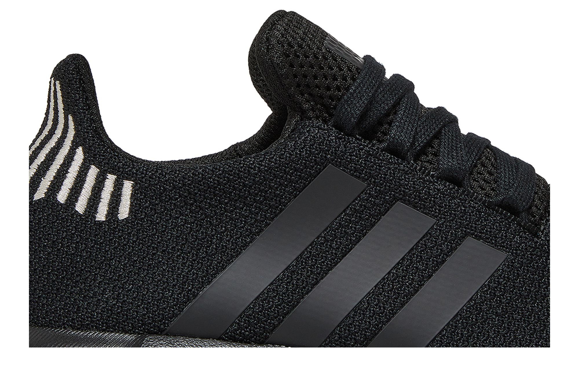 Buy Wmns Swift Run Triple Black FW5030 GOAT