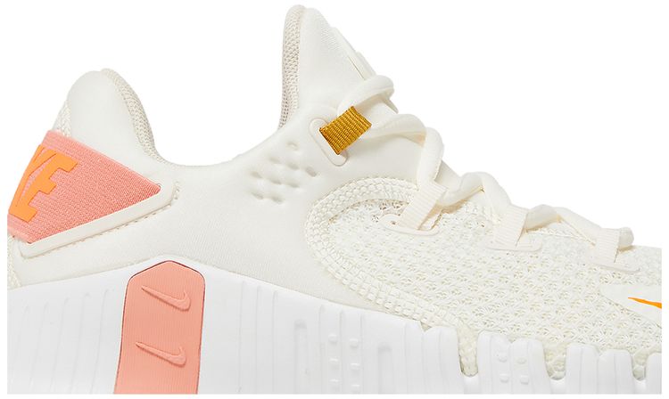 Nike Wmns Free Metcon 4 Sail Total Orange