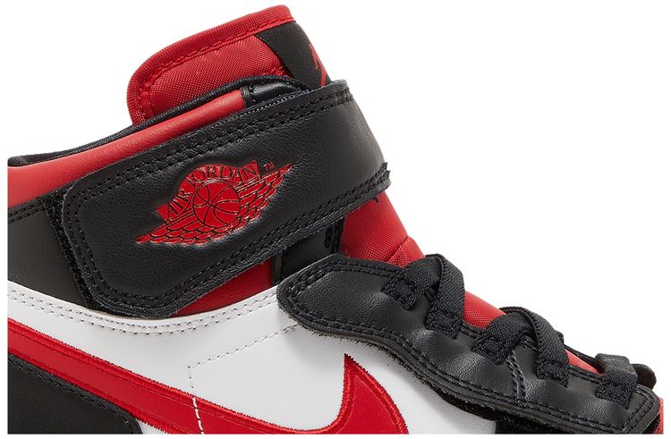 Air Jordan 1 High FlyEase GS Bred Toe