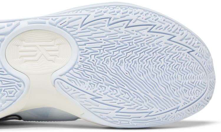 Nike Kyrie Low 5 EP Football Grey