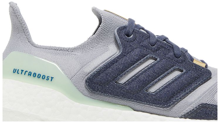 Adidas UltraBoost 22 Halo Silver