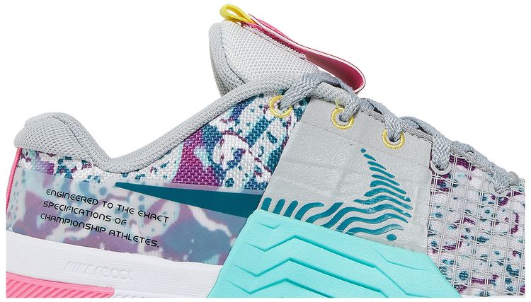 Nike Wmns Metcon 8 Graffiti Graphics