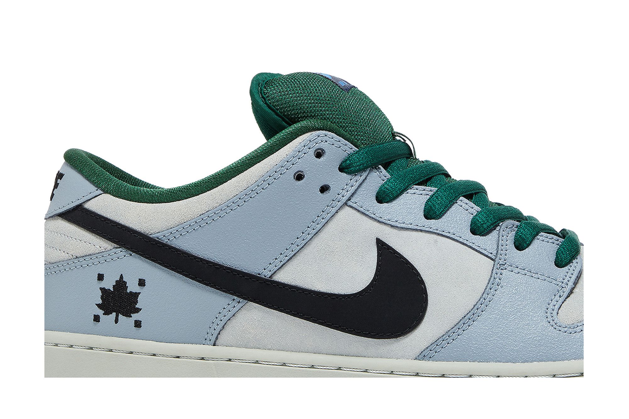Nike sb dunk low maple leaf hot sale