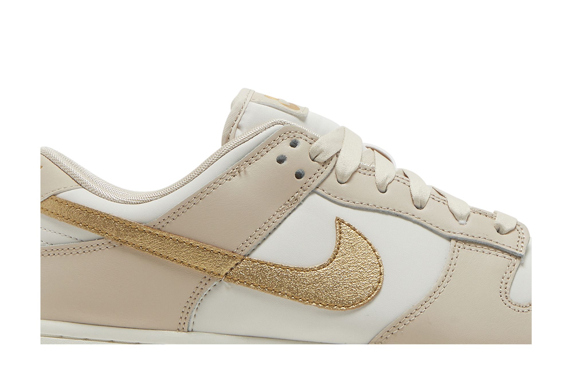 Nike dunk gold shop