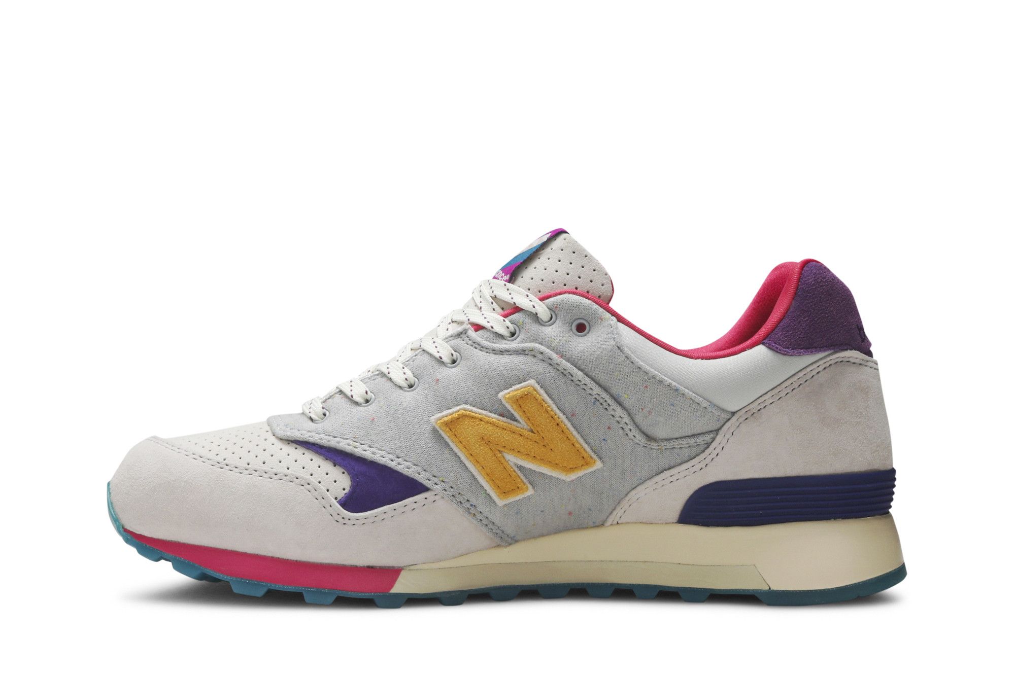 Buy Bodega x HYPRCAT x 577 Grey Multi CM577BGA GOAT