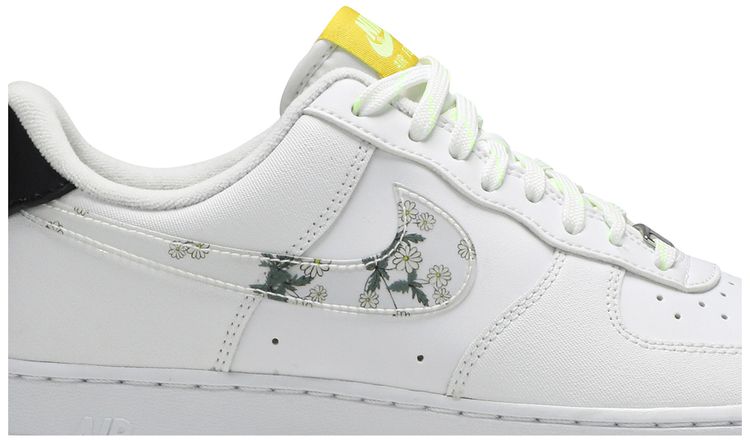 Nike Air Force 1 07 LV8 Daisy Pack
