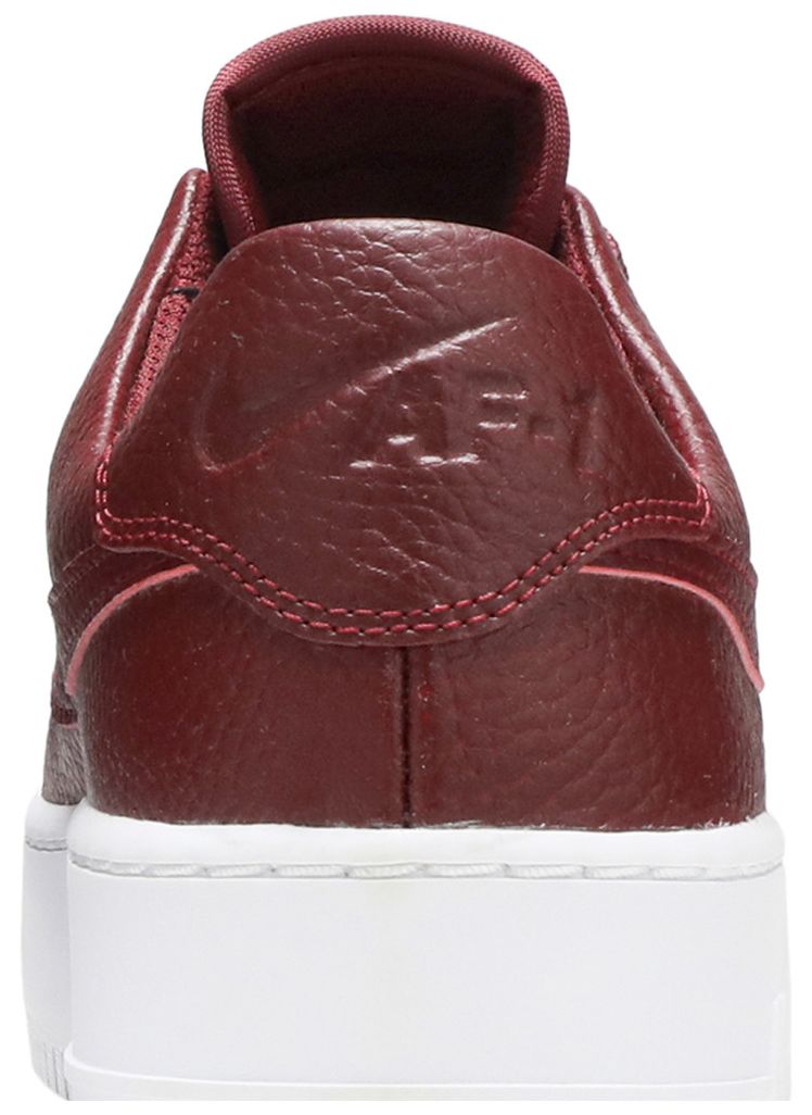 Nike Wmns Air Force 1 Sage Low Team Red