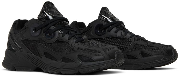 Wmns Astir Triple Black