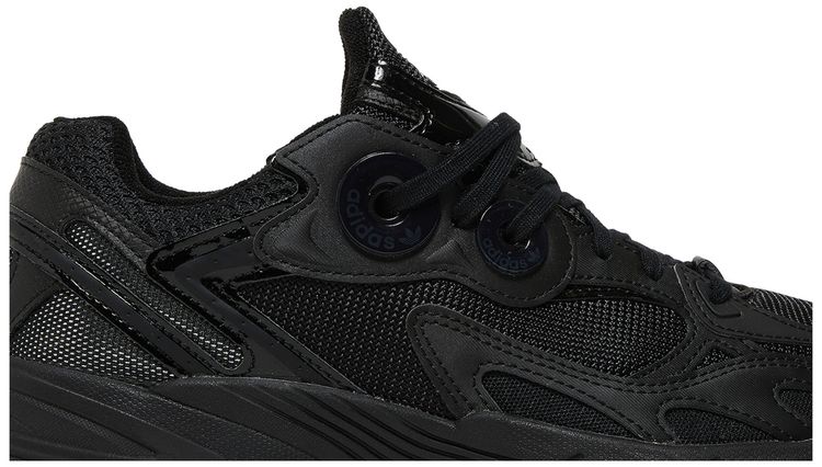 Wmns Astir Triple Black