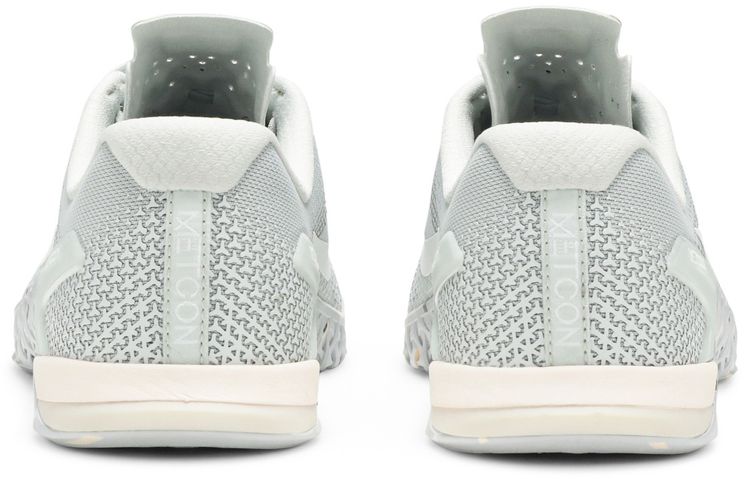 Nike Wmns Metcon 4 Silver Guava