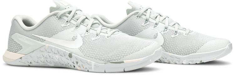 Nike Wmns Metcon 4 Silver Guava