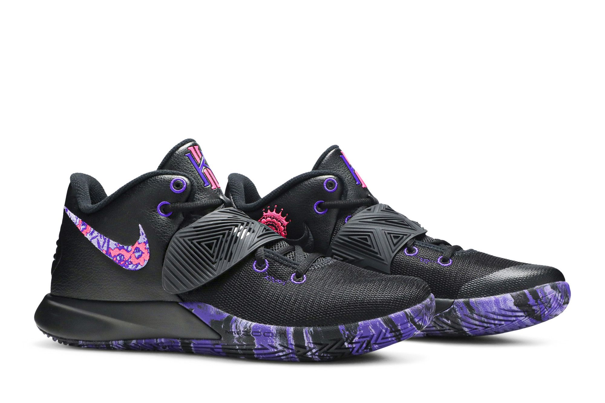 Kyrie 3 all black hot sale