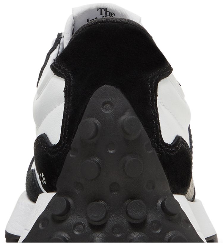 Wmns 327 Black White Crocodile