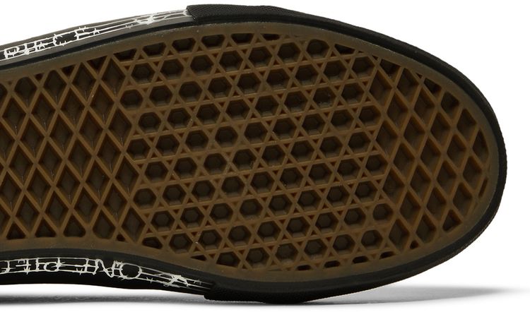 One Piece x Vans Skate Old Skool Nico Robin