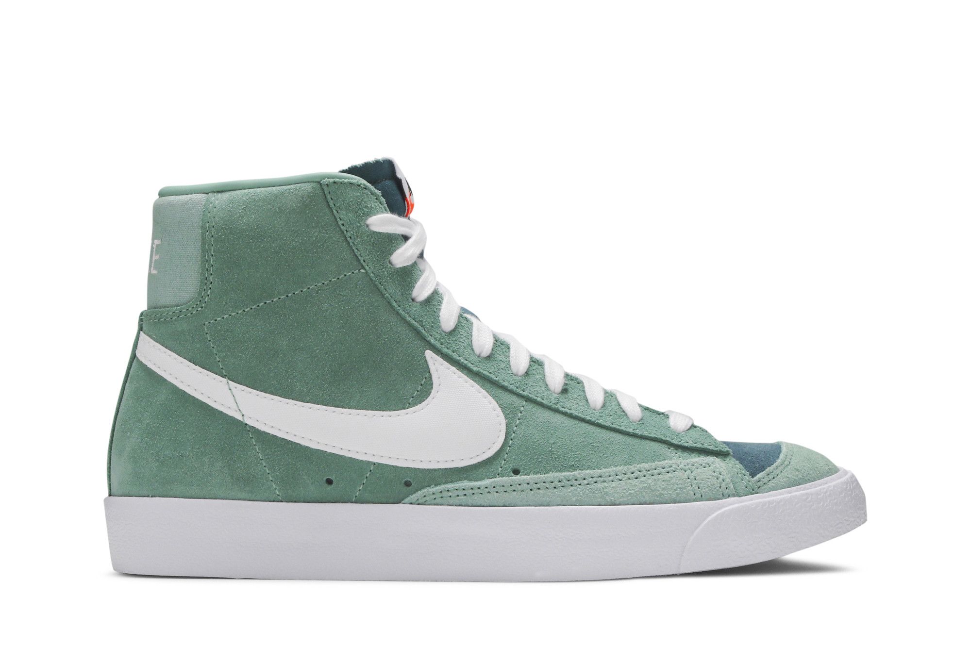 Nike wmns blazer mid suede vintage deals (black / sail - radiant emerald)