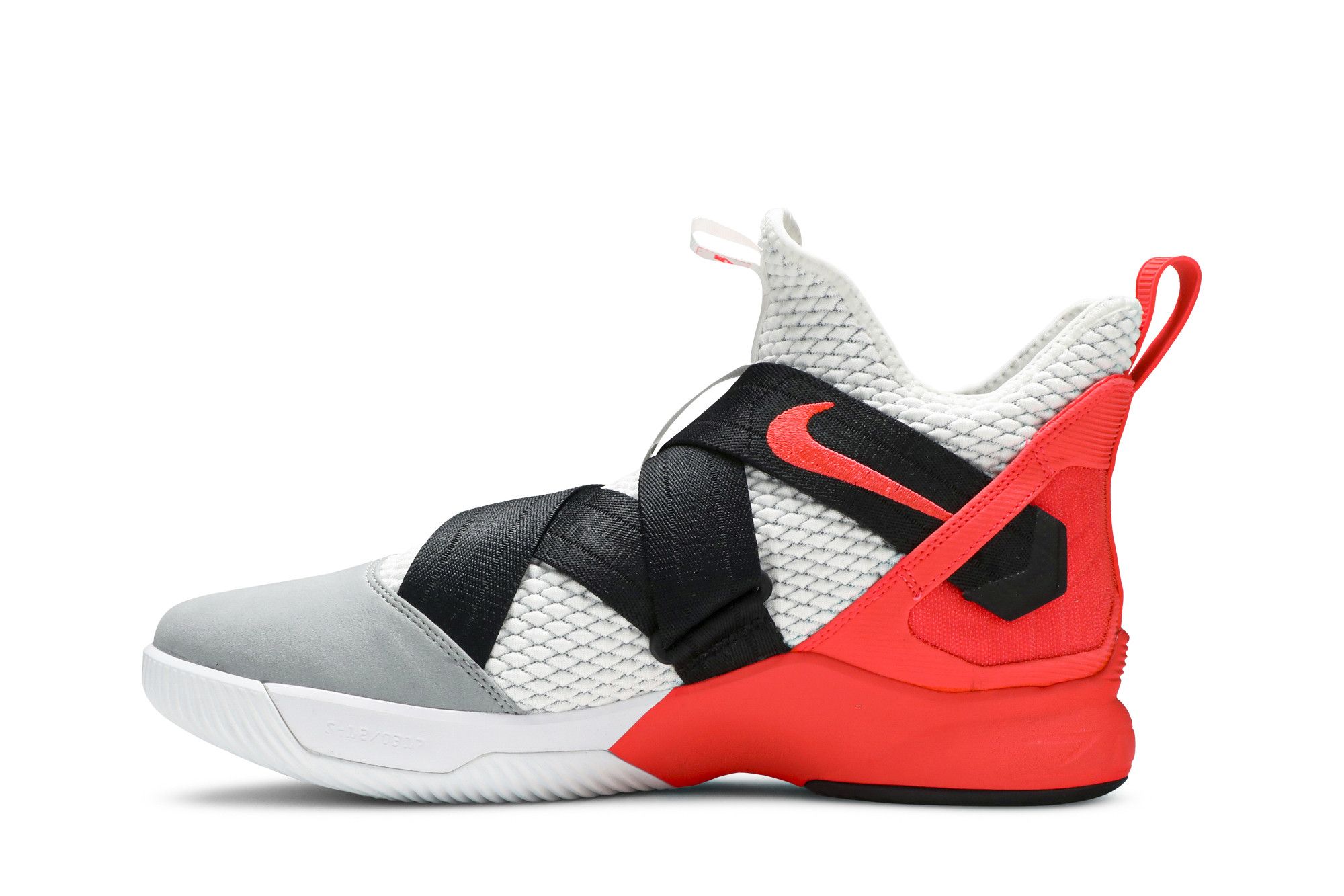 Lebron soldier xii irish top