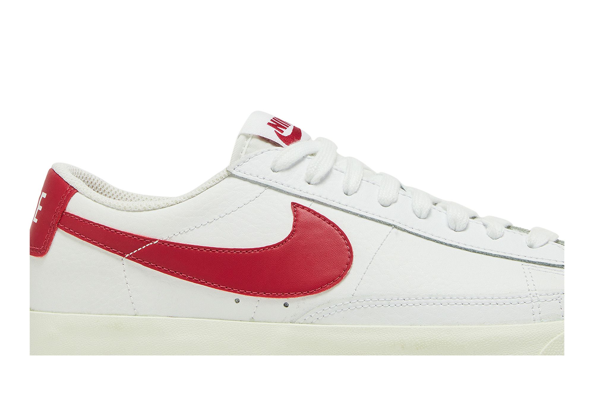 Nike blazer red low hotsell