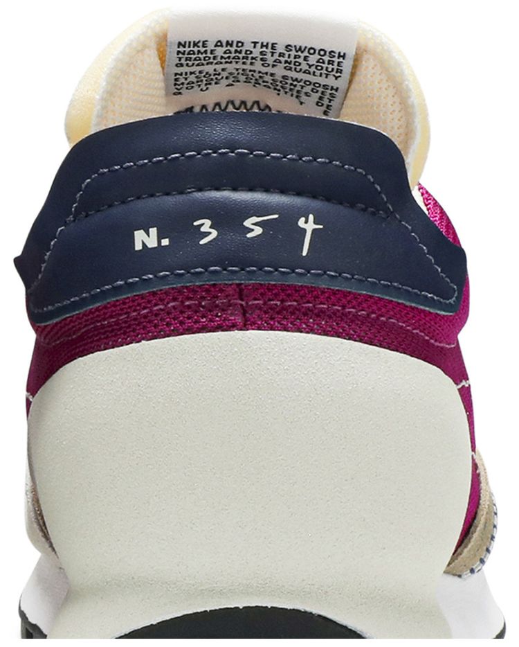 Nike Daybreak Type Cactus Flower