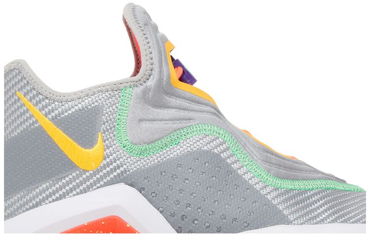 LeBron Soldier 14 Hare