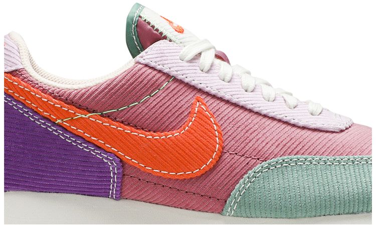 Nike Wmns Daybreak Corduroy   Desert Berry