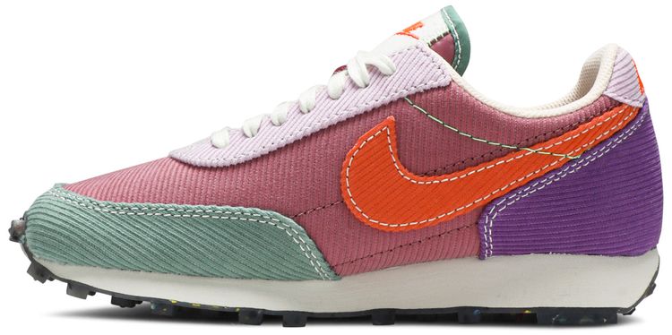 Nike Wmns Daybreak Corduroy   Desert Berry