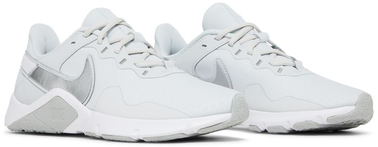 Nike Wmns Legend Essential 2 Photon Dust Metallic Silver