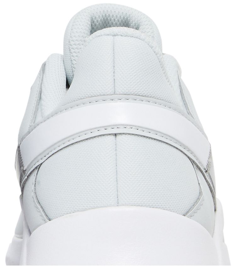 Nike Wmns Legend Essential 2 Photon Dust Metallic Silver