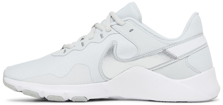 Nike Wmns Legend Essential 2 Photon Dust Metallic Silver