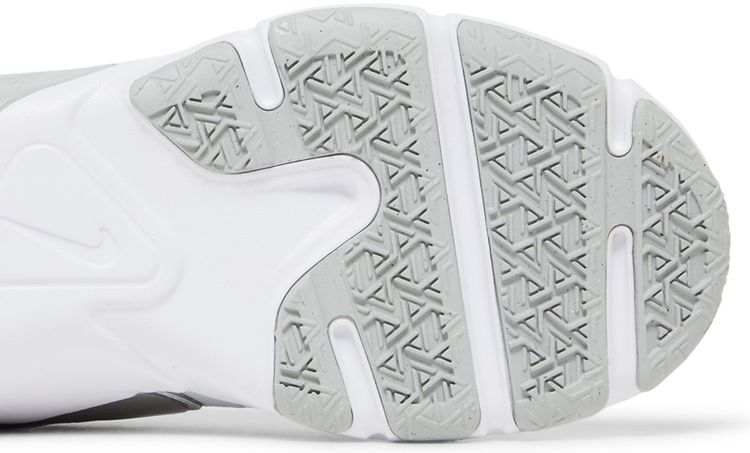 Nike Wmns Legend Essential 2 Photon Dust Metallic Silver