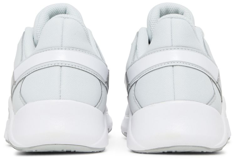 Nike Wmns Legend Essential 2 Photon Dust Metallic Silver