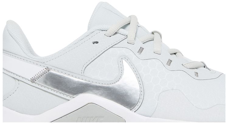Nike Wmns Legend Essential 2 Photon Dust Metallic Silver