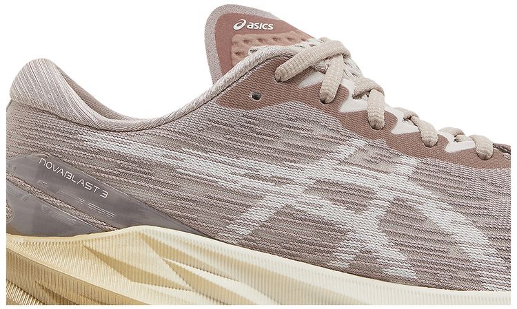 Asics Wmns Novablast 3 Fawn Mineral Beige