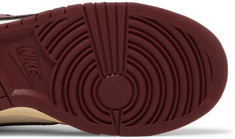 Nike Wmns Dunk Low SE Sisterhood   Team Red