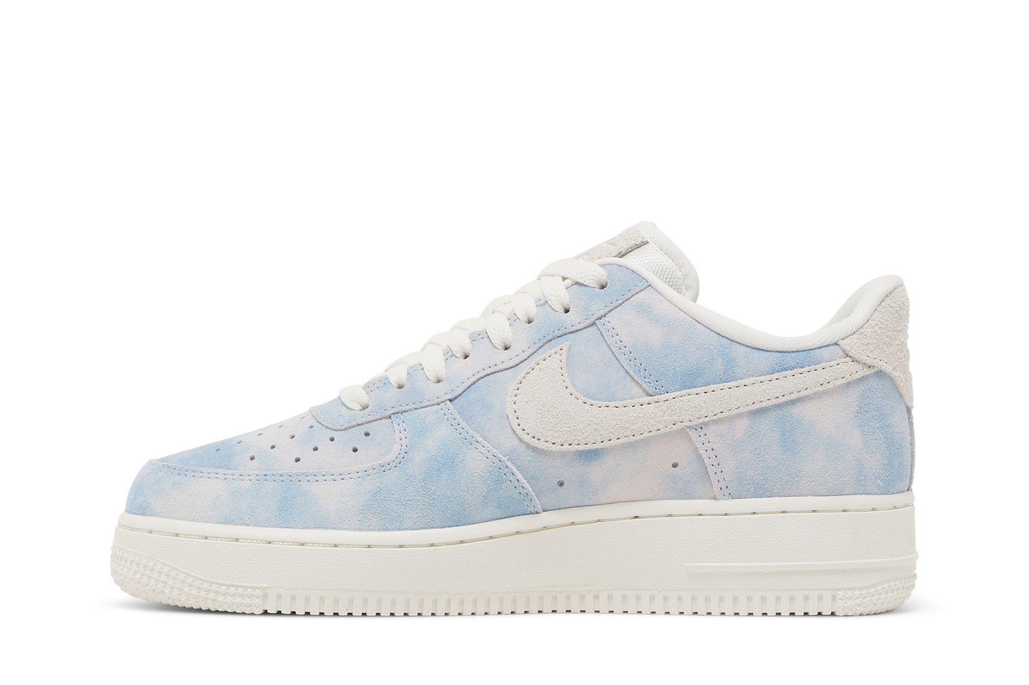 Buy Wmns Air Force 1 07 SE Clouds FD0883 400 GOAT CA