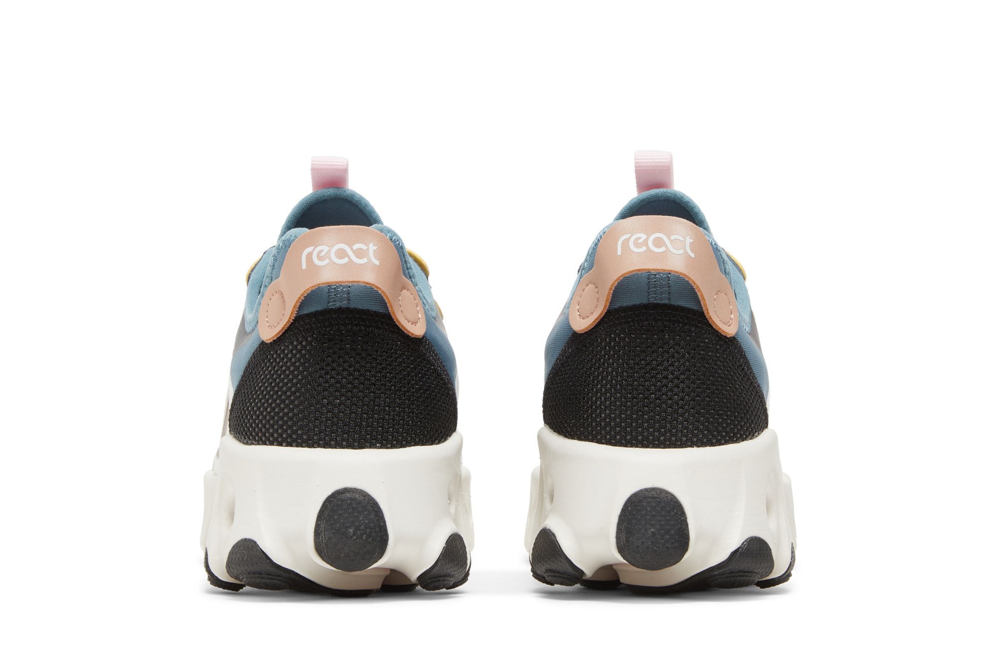 nike w react art3mis