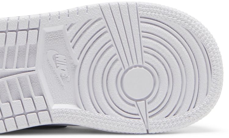 Air Jordan 1 Mid TD Barely Grape