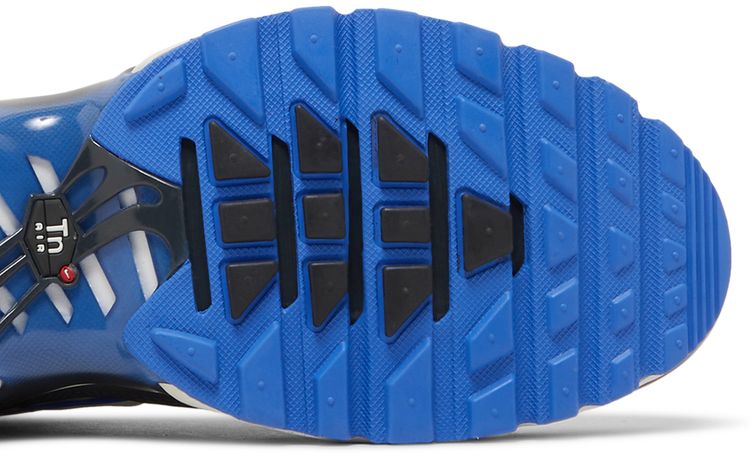 Nike Air Max Plus SE Social FC