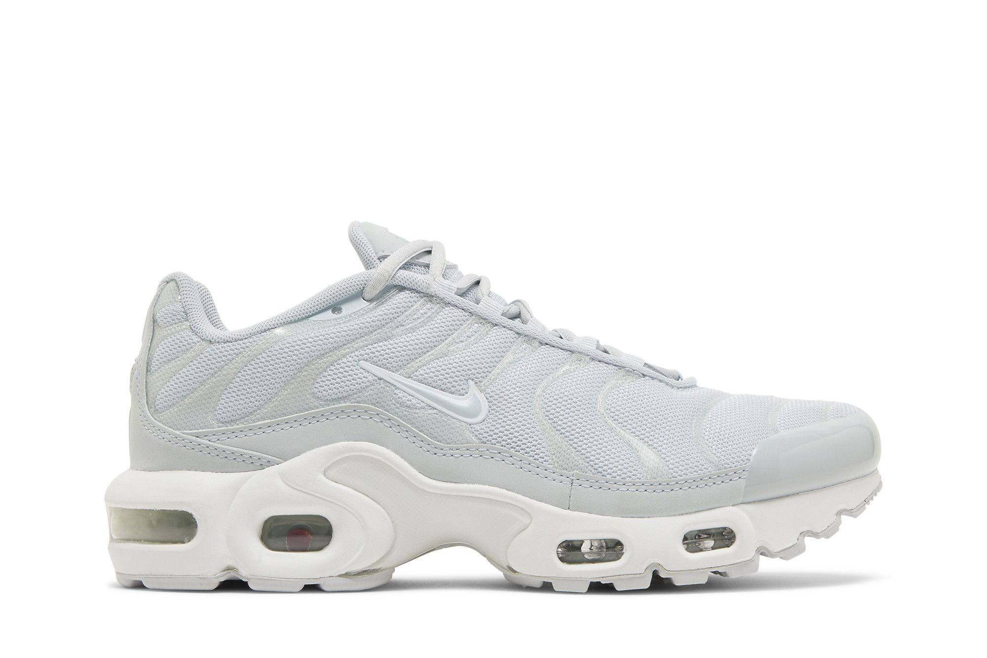 Nike hotsell aura white