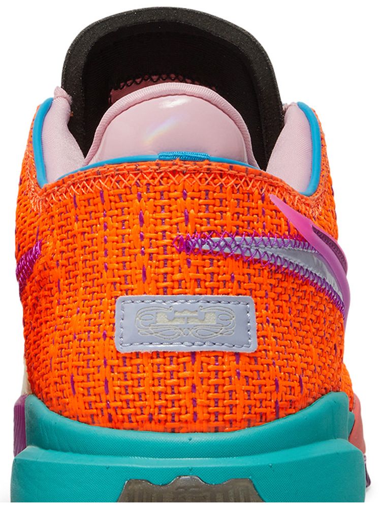 LeBron 20 Chosen 1