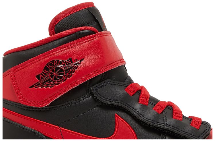 Air Jordan 1 High FlyEase Bred