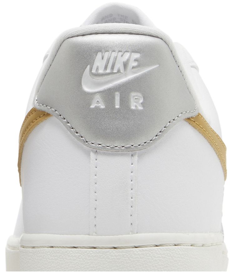 Nike Wmns Air Force 1 07 White Metallic Gold