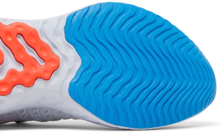 Nike Wmns React Phantom Run Flyknit 2 Grey Bright Crimson