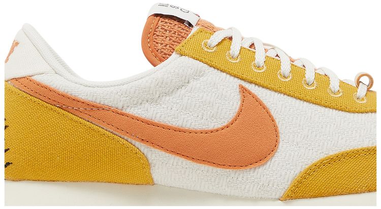 Nike Wmns Daybreak SE Sun Club   White Sand Gold