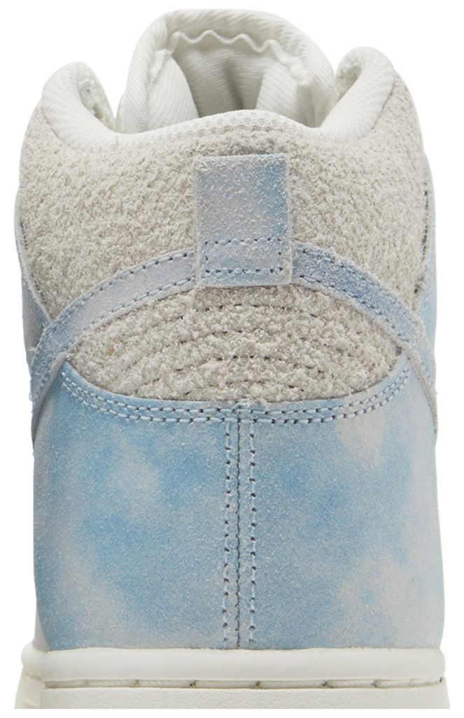 Nike Wmns Dunk High SE Clouds