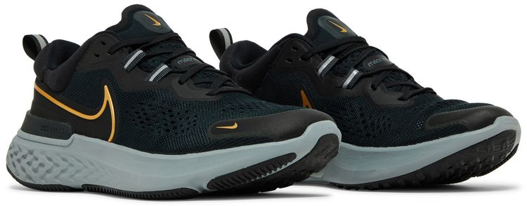 React Miler 2 Black Metallic Gold